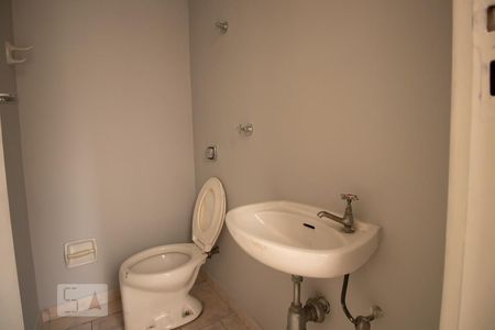 Casa à venda com 170m², 3 quartos e 2 vagas Casa à venda com 170m², 3 quartos e 2 vagasBanheiro de Serviço