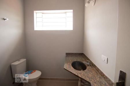 Casa à venda com 170m², 3 quartos e 2 vagas Casa à venda com 170m², 3 quartos e 2 vagasBanheiro