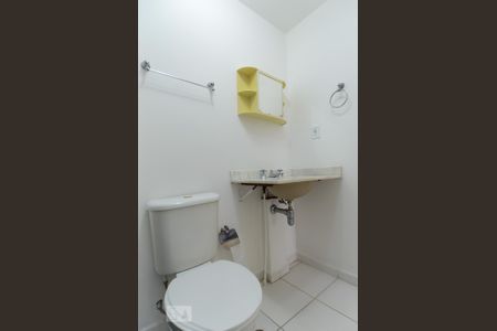 Banheiro de apartamento à venda com 2 quartos, 49m² em Jardim City, Guarulhos