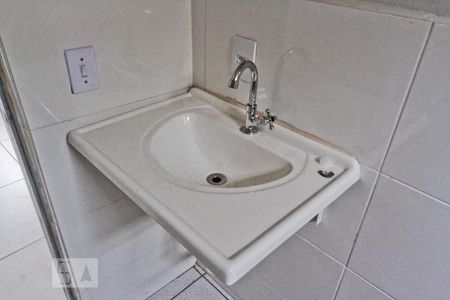 Banheiro de casa de condomínio para alugar com 1 quarto, 80m² em Vila Amélia, São Paulo