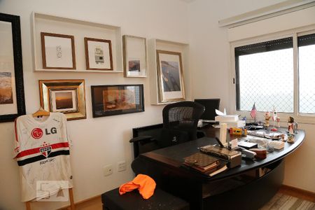 Apartamento à venda com 280m², 2 quartos e 4 vagasEscritório