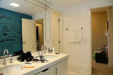 Apartamento à venda com 280m², 2 quartos e 4 vagasSuíte 2