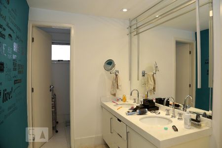 Apartamento à venda com 280m², 2 quartos e 4 vagasSuíte 2