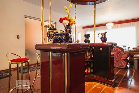 Casa à venda com 470m², 4 quartos e 6 vagas Casa à venda com 470m², 4 quartos e 6 vagasSala