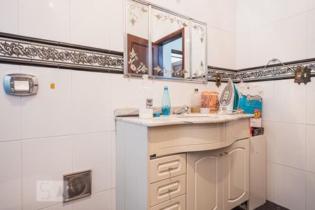 Casa à venda com 470m², 4 quartos e 6 vagas Casa à venda com 470m², 4 quartos e 6 vagasBanheiro Corredor