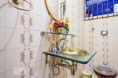 Casa à venda com 470m², 4 quartos e 6 vagas Casa à venda com 470m², 4 quartos e 6 vagasLavabo