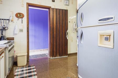 Casa à venda com 470m², 4 quartos e 6 vagas Casa à venda com 470m², 4 quartos e 6 vagasCozinha