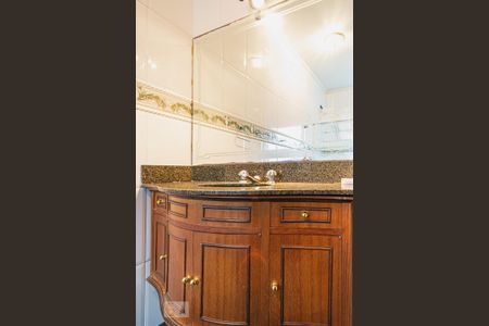 Casa à venda com 470m², 4 quartos e 6 vagas Casa à venda com 470m², 4 quartos e 6 vagasBanheiro da Suíte 2