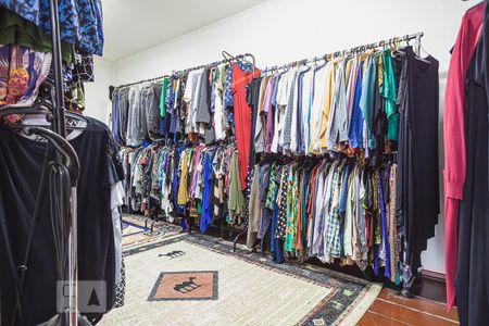 Casa à venda com 470m², 4 quartos e 6 vagas Casa à venda com 470m², 4 quartos e 6 vagasDormitório