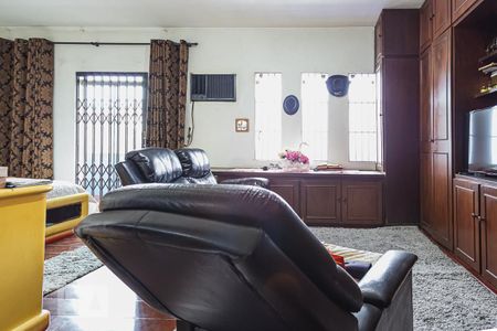 Casa à venda com 470m², 4 quartos e 6 vagas Casa à venda com 470m², 4 quartos e 6 vagasSuíte 1