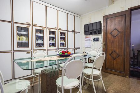 Casa à venda com 470m², 4 quartos e 6 vagas Casa à venda com 470m², 4 quartos e 6 vagasCopa