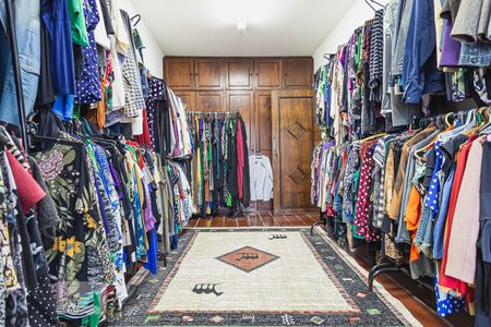 Casa à venda com 470m², 4 quartos e 6 vagas Casa à venda com 470m², 4 quartos e 6 vagasDormitório