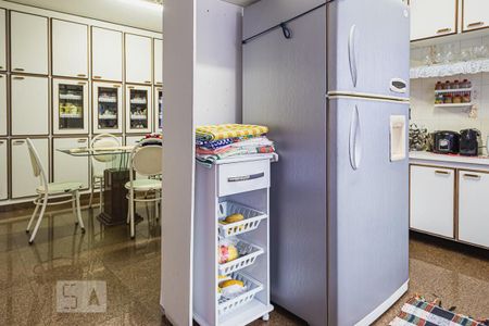 Casa à venda com 470m², 4 quartos e 6 vagas Casa à venda com 470m², 4 quartos e 6 vagasCozinha