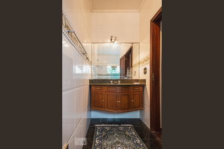 Casa à venda com 470m², 4 quartos e 6 vagas Casa à venda com 470m², 4 quartos e 6 vagasBanheiro da Suíte 2