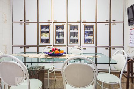 Casa à venda com 470m², 4 quartos e 6 vagas Casa à venda com 470m², 4 quartos e 6 vagasCopa