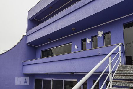 Casa à venda com 470m², 4 quartos e 6 vagas Casa à venda com 470m², 4 quartos e 6 vagasFachada