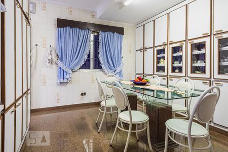 Casa à venda com 470m², 4 quartos e 6 vagas Casa à venda com 470m², 4 quartos e 6 vagasCopa