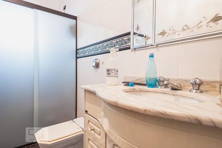 Casa à venda com 470m², 4 quartos e 6 vagas Casa à venda com 470m², 4 quartos e 6 vagasBanheiro Corredor