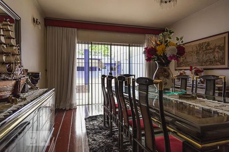 Casa à venda com 470m², 4 quartos e 6 vagas Casa à venda com 470m², 4 quartos e 6 vagasSala de Jantar