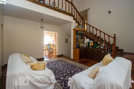 Casa à venda com 540m², 5 quartos e 6 vagasSala