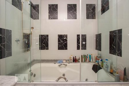 Casa à venda com 540m², 5 quartos e 6 vagasBanheiro 1