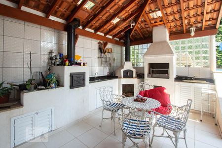 Casa à venda com 540m², 5 quartos e 6 vagasChurrasqueira