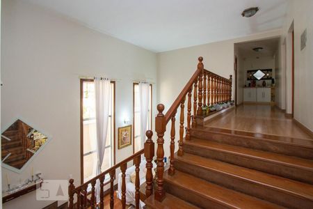 Casa à venda com 540m², 5 quartos e 6 vagasEscada