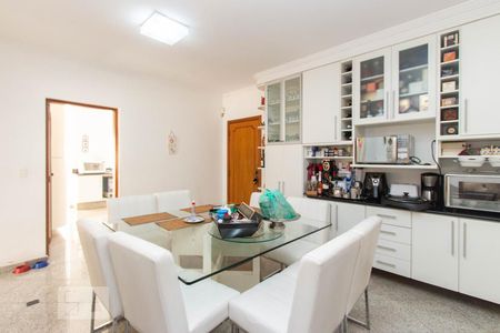 Casa à venda com 540m², 5 quartos e 6 vagasCozinha