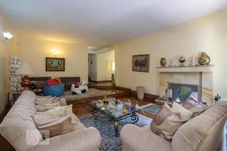 Casa à venda com 540m², 5 quartos e 6 vagasSala