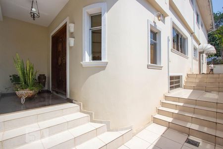 Casa à venda com 540m², 5 quartos e 6 vagasEntrada