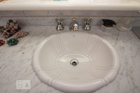 Casa à venda com 540m², 5 quartos e 6 vagasBanheiro 5