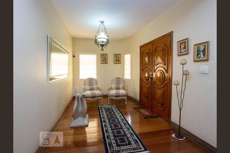 Casa à venda com 540m², 5 quartos e 6 vagasSala