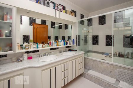 Casa à venda com 540m², 5 quartos e 6 vagasBanheiro 1