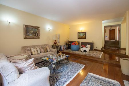 Casa à venda com 540m², 5 quartos e 6 vagasSala