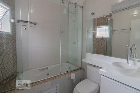 Banheiro da Suíte de casa à venda com 3 quartos, 611m² em Moinho Velho, São Paulo