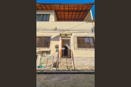 Casa à venda com 100m², 3 quartos e 1 vaga Casa à venda com 100m², 3 quartos e 1 vagaFachada
