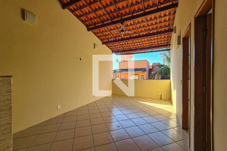 Casa à venda com 100m², 3 quartos e 1 vaga Casa à venda com 100m², 3 quartos e 1 vagaTerraço