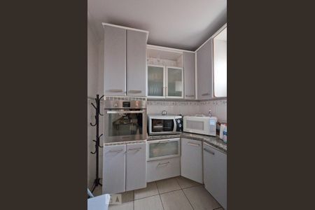 Casa à venda com 150m², 3 quartos e 4 vagas Casa à venda com 150m², 3 quartos e 4 vagasCozinha