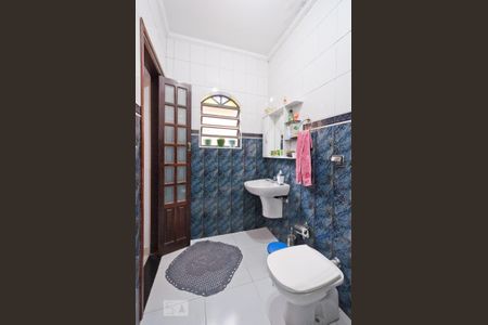 Casa à venda com 150m², 3 quartos e 4 vagas Casa à venda com 150m², 3 quartos e 4 vagasBanheiro da Suíte