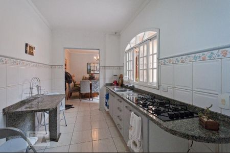 Casa à venda com 150m², 3 quartos e 4 vagas Casa à venda com 150m², 3 quartos e 4 vagasCozinha
