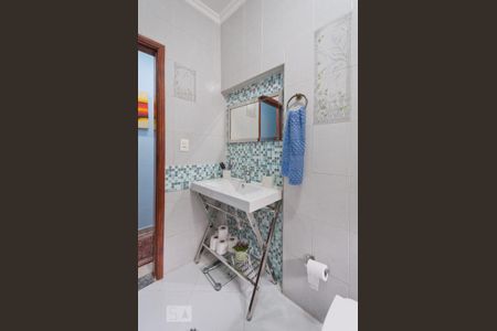 Casa à venda com 150m², 3 quartos e 4 vagas Casa à venda com 150m², 3 quartos e 4 vagasBanheiro 2