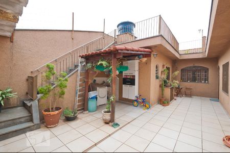 Casa à venda com 150m², 3 quartos e 4 vagas Casa à venda com 150m², 3 quartos e 4 vagasQuintal