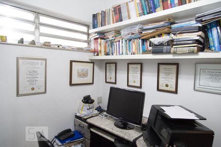 Escritório de casa à venda com 4 quartos, 300m² em Vila Bertioga, São Paulo