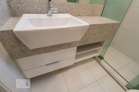 Apartamento para alugar com 54m², 2 quartos e 2 vagasBanheiro