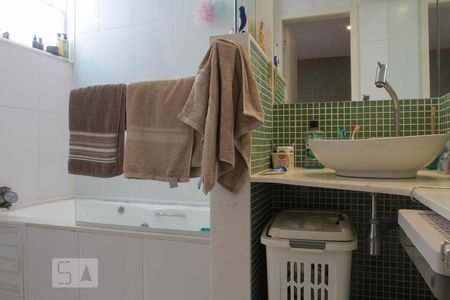 Apartamento à venda com 100m², 3 quartos e sem vagaBanheiro do Quarto 2 - Suíte
