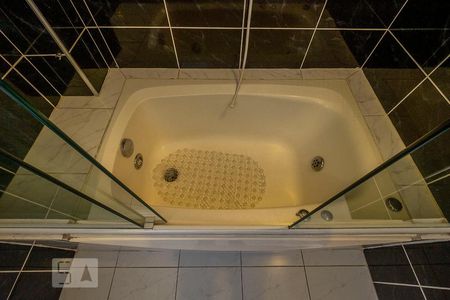 Suíte  - Banheiro de apartamento à venda com 2 quartos, 85m² em Jardim Paulista, São Paulo