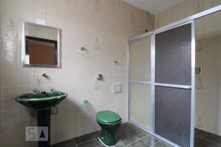 Banheiro da Suíte de casa para alugar com 2 quartos, 350m² em Jardim Peri, São Paulo