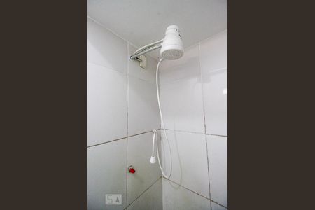 Chuveiro - Banheiro de kitnet/studio para alugar com 1 quarto, 28m² em Vargem Pequena, Rio de Janeiro