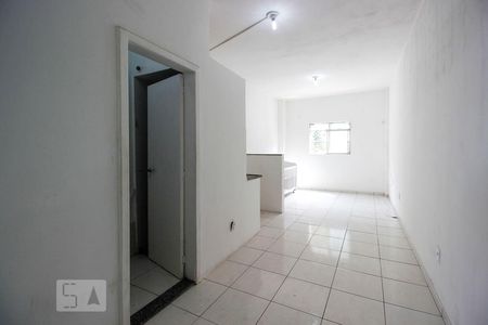 Sala / Quarto de kitnet/studio para alugar com 1 quarto, 28m² em Vargem Pequena, Rio de Janeiro