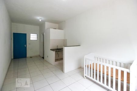 Sala / Quarto de kitnet/studio para alugar com 1 quarto, 28m² em Vargem Pequena, Rio de Janeiro
